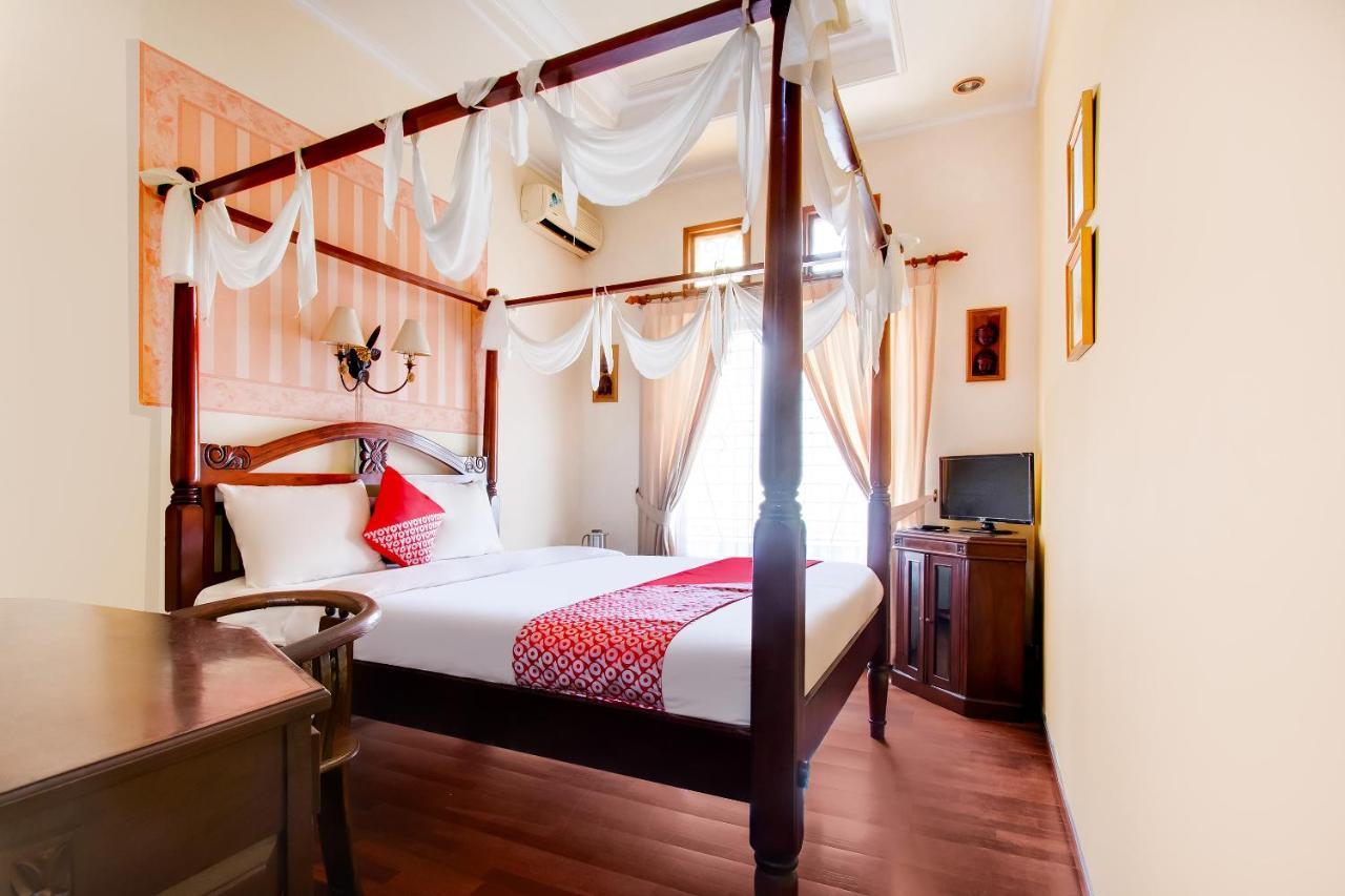 Oyo 3217 The Ts Homestay Malang Kültér fotó