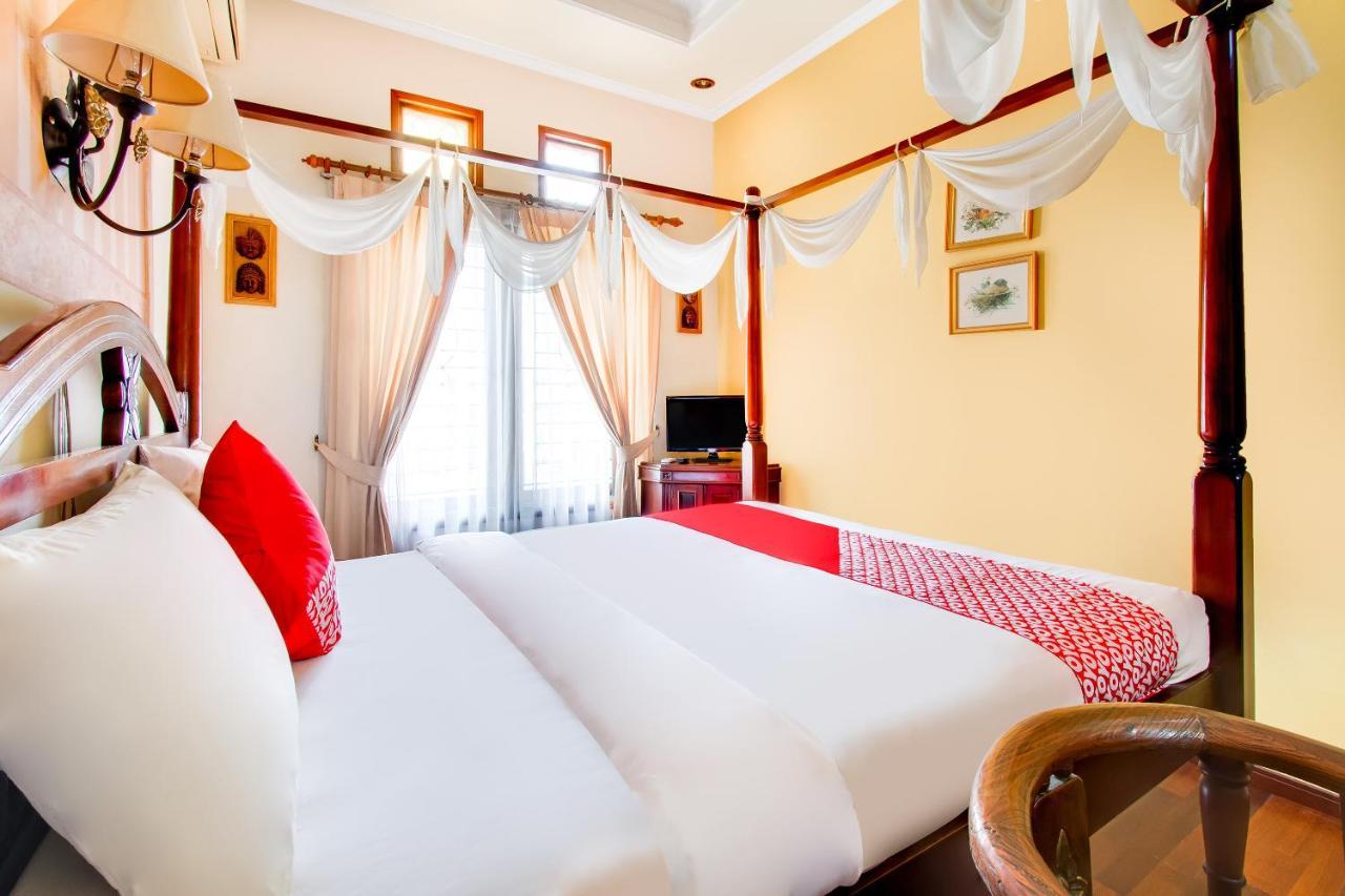 Oyo 3217 The Ts Homestay Malang Kültér fotó