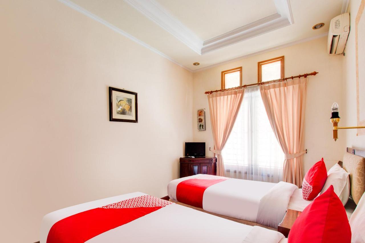Oyo 3217 The Ts Homestay Malang Kültér fotó